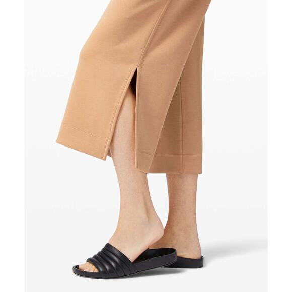 Lululemon Soft Ambitions High Rise Crop
Beech Wood Size 6 - Picture 4 of 12